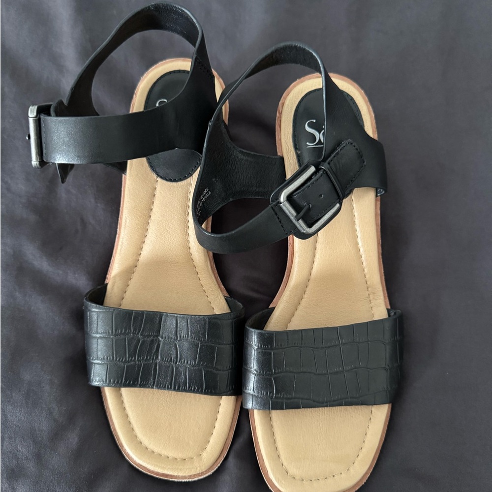 Black Minimalist Sandals with Adjustable Straps